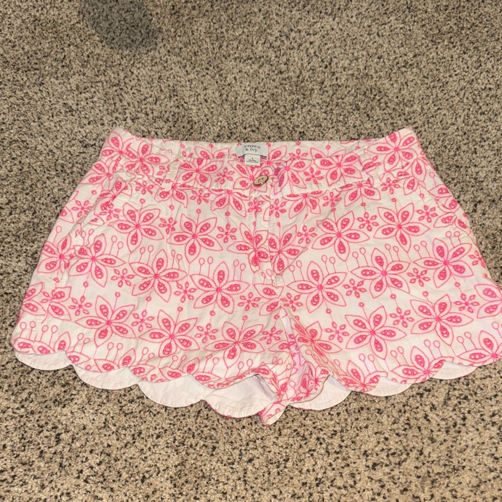 Crown & Ivy Scalloped Shorts Size 8